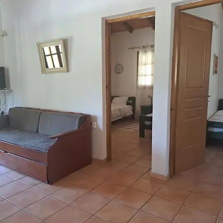 Nikos Kastro 4 *