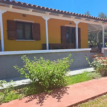 Nikos Kastro 4 *